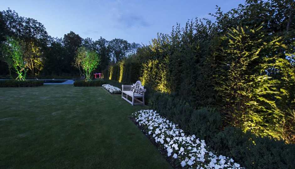 Giardini con illuminazione