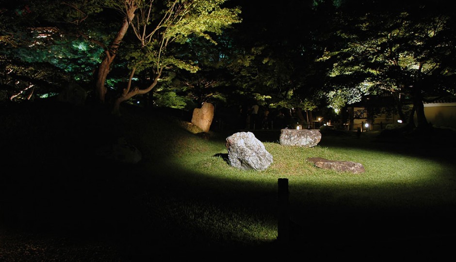 Giardini con illuminazione